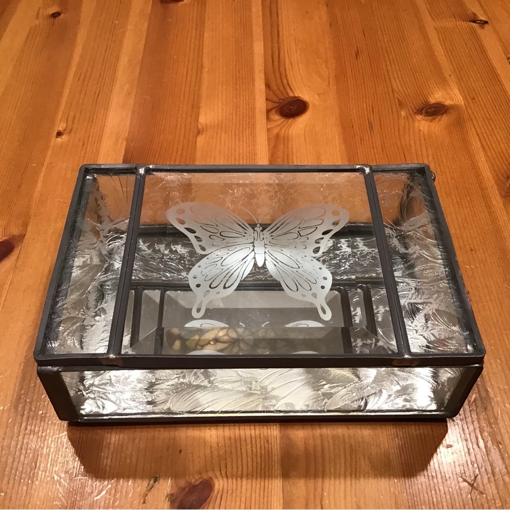 VINTAGE BEVELED GLASS BUTTERFLY JEWELRY TRINKET TREASURE BOX MIRRORED - Picture 1 of 14